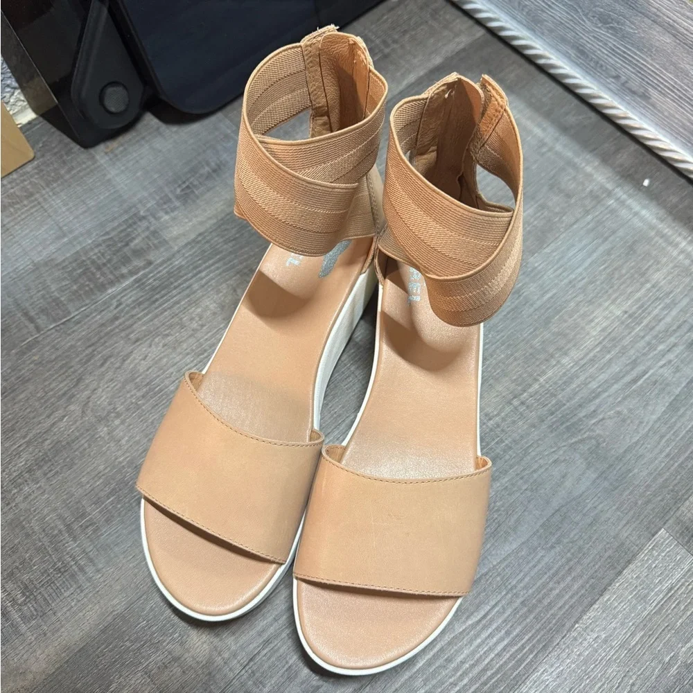 Sorel Cameron Flatform Ankle Strap‎ Wedge Sandal